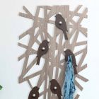 Wieszak ścienny z kolorowego drewna o nowoczesnym designie - Alberuccell Viadurini