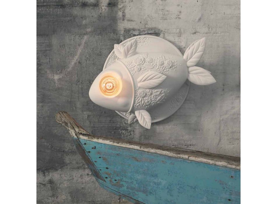 Kinkiet ścienny z matowej białej ceramiki z dekorowaną rybą - rybą Viadurini