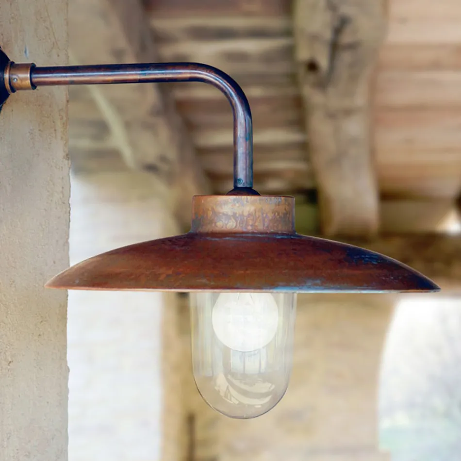 Kinkiet Nabucco marki Aldo Bernardi, oświetlenie w formie mosiężnej linii Viadurini