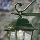 Zewnętrzny kinkiet ze złoto-zielonego aluminium z ręcznie malowanymi kwiatami - Gorizia Viadurini