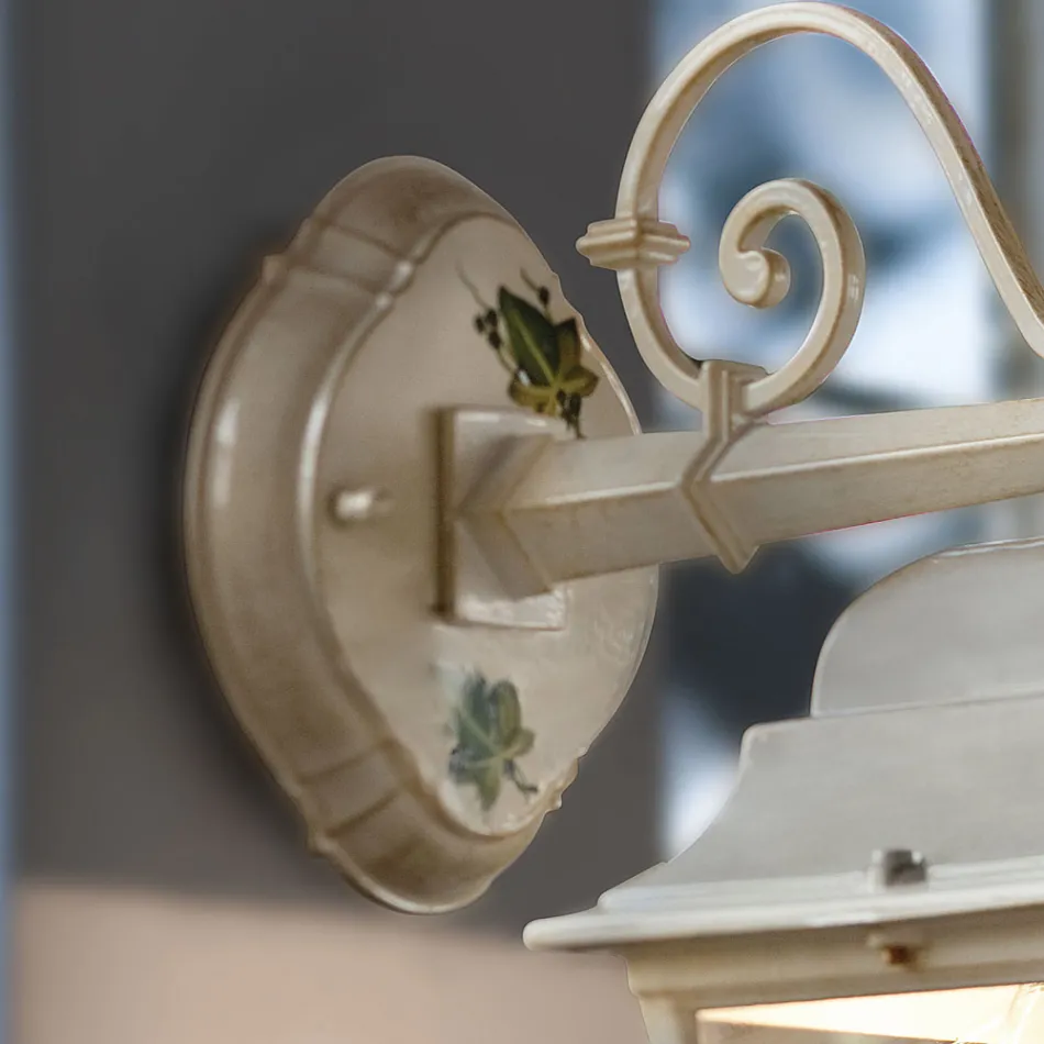 Zewnętrzny kinkiet z białego aluminium i ręcznie malowana dekoracja - Gorizia Viadurini