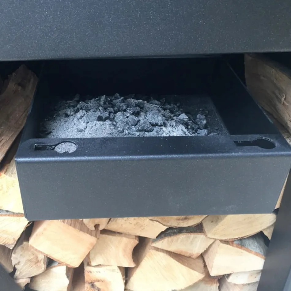 Z płytą kuchenną i komorą na drewno - Giorgione Viadurini