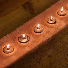 W komplecie łódka woskowa ze świecami w kolorze brązowym lub kości słoniowej. Wyprodukowano we Włoszech - Ludvig Viadurini