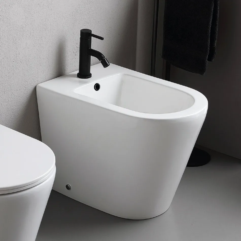 Bidet podłogowy Salice z jednym otworem, wykonany z białej ceramiki, o eleganckim, nowoczesnym wzornictwie Viadurini