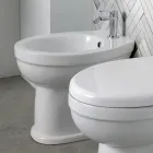 Bidet jednootworowy montowany na podłodze, z białej ceramiki, o eleganckim, nowoczesnym wzornictwie – Silica Viadurini
