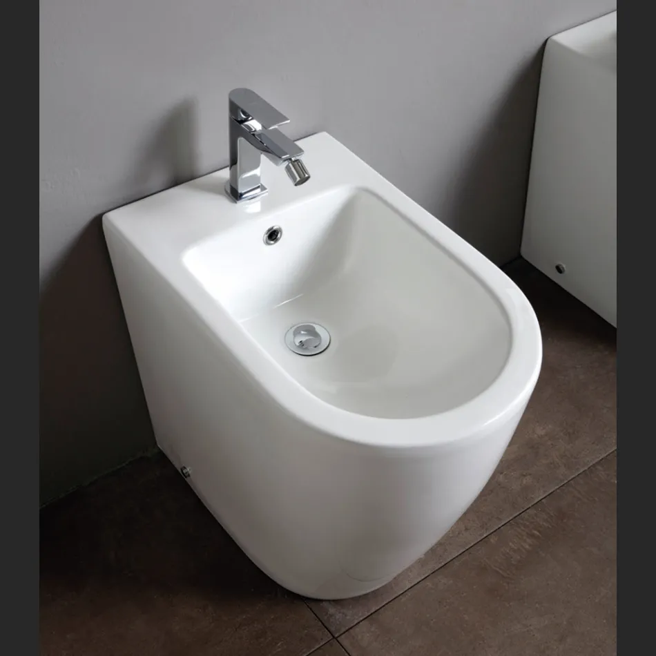 Bidet jednootworowy z przesuniętym odpływem, ceramiczny, o nowoczesnym designie - Oleandro  Viadurini