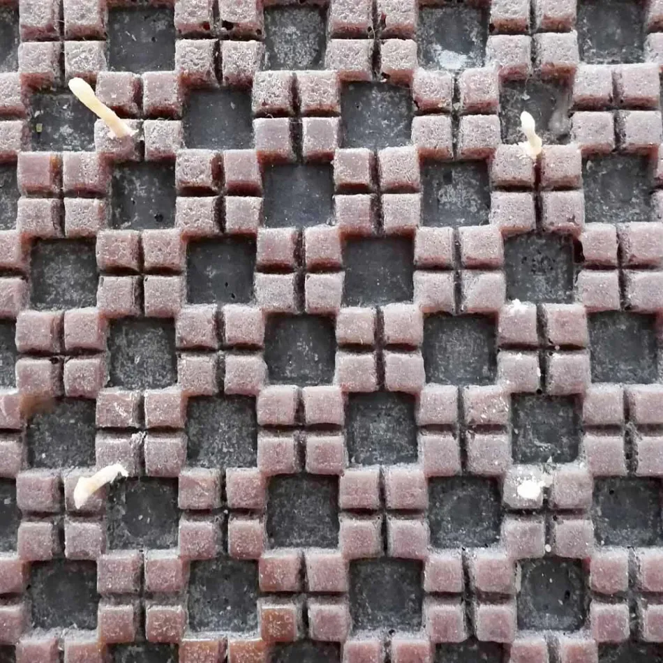 Świeca woskowa zapachowa cynamonowa z 4 knotami Made in Italy - Yuma Viadurini