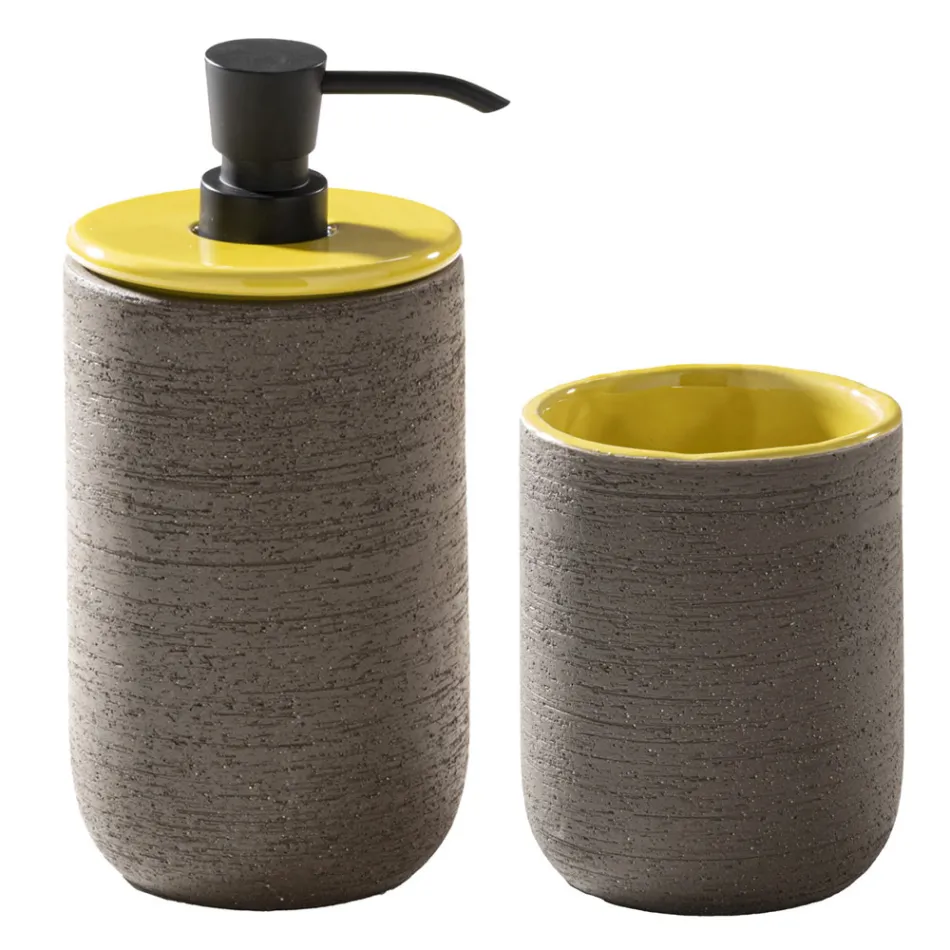 Żółta kompozycja mebli łazienkowych z kolorowymi dodatkami - Sylviane Viadurini