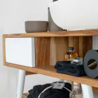 Biała kompozycja łazienkowa z szafką, lustrem i akcesoriami - Sylviane Viadurini