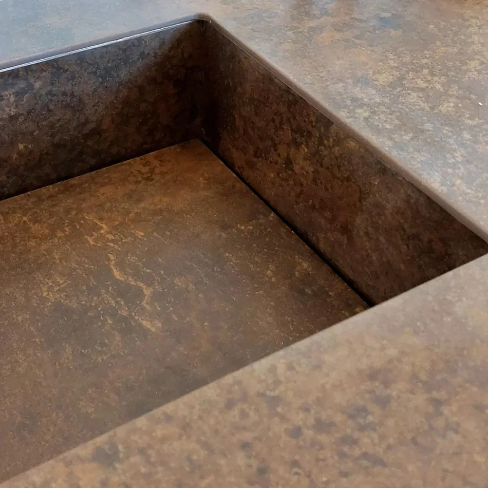 Kompozycja łazienkowa z 2 szufladami i 2 otwartymi przegrodami, lustrem i umywalką - Magnolia Viadurini