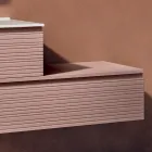 Kompozycja łazienkowa z szufladami, umywalką i lustrem w kolorze pudrowego różu - Elios Viadurini