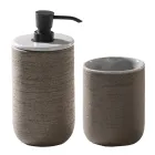 Szara kompozycja łazienkowa z lustrem, szafką z drewna tekowego i akcesoriami - Patryk Viadurini