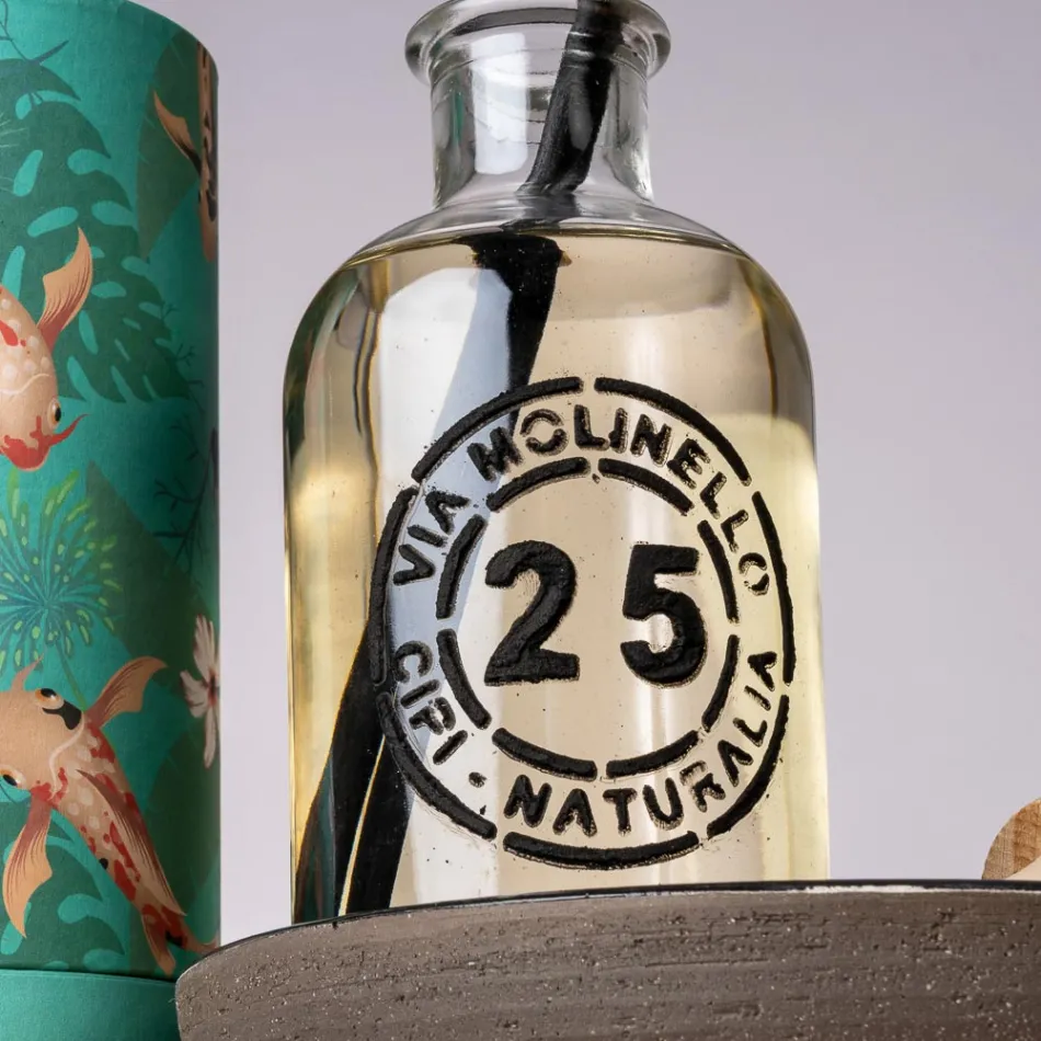 Szara kompozycja łazienkowa z lustrem, szafką z drewna tekowego i akcesoriami - Patryk Viadurini