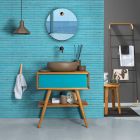 Kompozycja wolnostojącej szafki łazienkowej z niebieskimi dodatkami - Carolie Viadurini