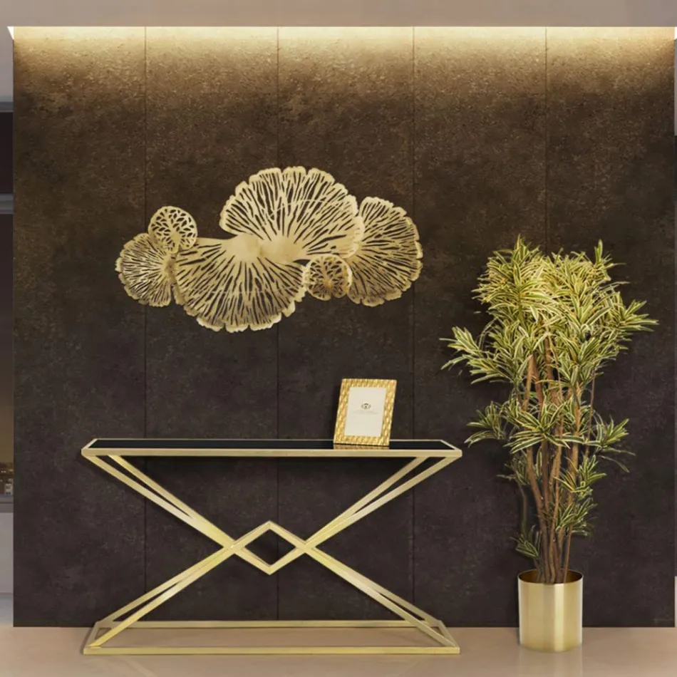 Konsola ze strukturą ze złotego metalu i blatem z czarnego szkła - Erytrea Viadurini