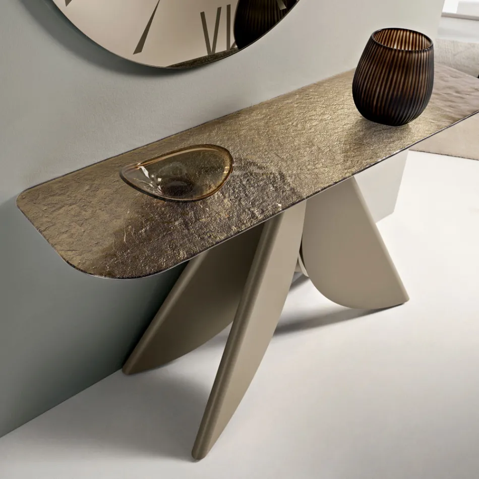 Konsola do salonu z metalu z oparciem i blatem ze srebrzonego szkła młotkowanego - Cristina Viadurini