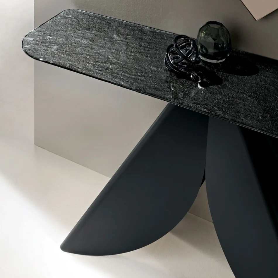 Konsola do salonu z metalu z oparciem i blatem ze srebrzonego szkła młotkowanego - Cristina Viadurini