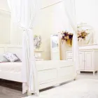 Kredens w stylu rustykalnym z litego drewna mango malowanego na biało - Renga Viadurini