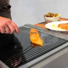 Nowoczesna kuchnia na kółkach do ogrodu z drewna i stali - Calliope Viadurini