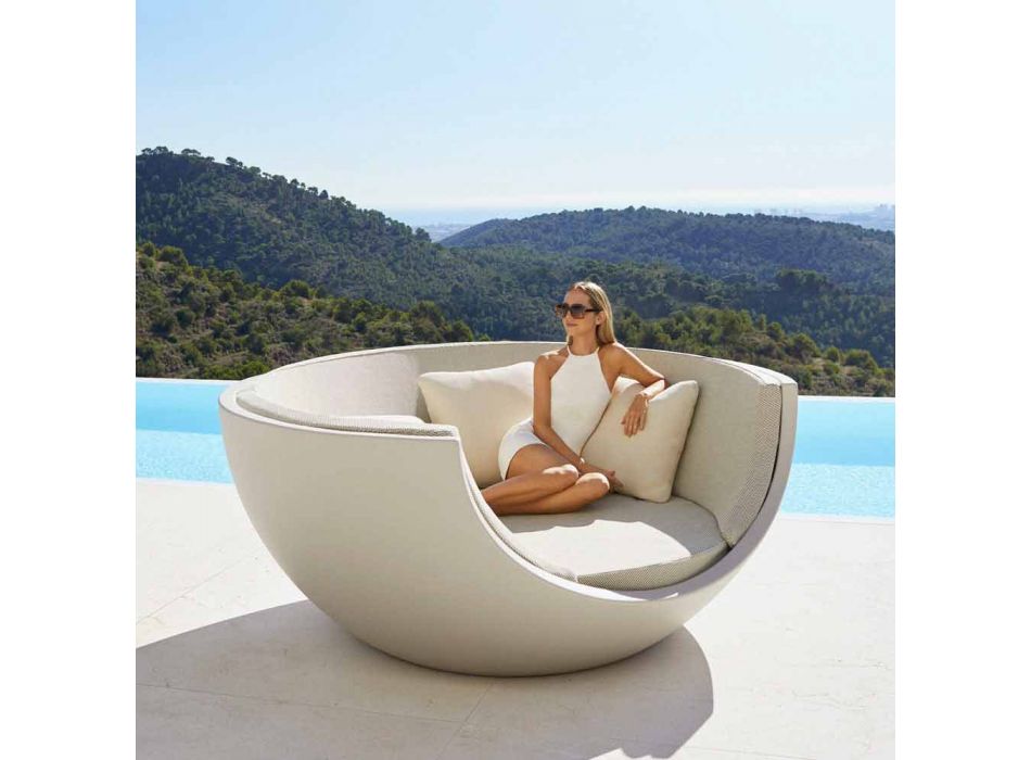 Łóżko dzienne na zewnątrz w luksusowym okrągłym kształcie z polietylenu - Ulm Moon firmy Vondom Viadurini