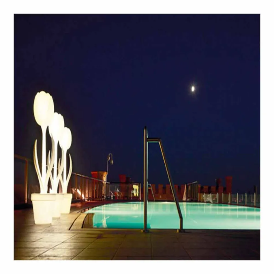 Nowoczesna dekoracja jasnych mebli ogrodowych - Tulip by Myyour Viadurini