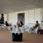 Zewnętrzna lub wewnętrzna sofa do salonu w kolorze plastiku - Lily od Myyour Viadurini