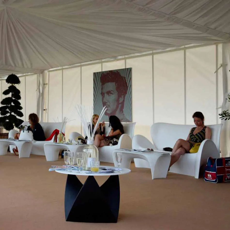 Zewnętrzna lub wewnętrzna sofa do salonu w kolorze plastiku - Lily od Myyour Viadurini