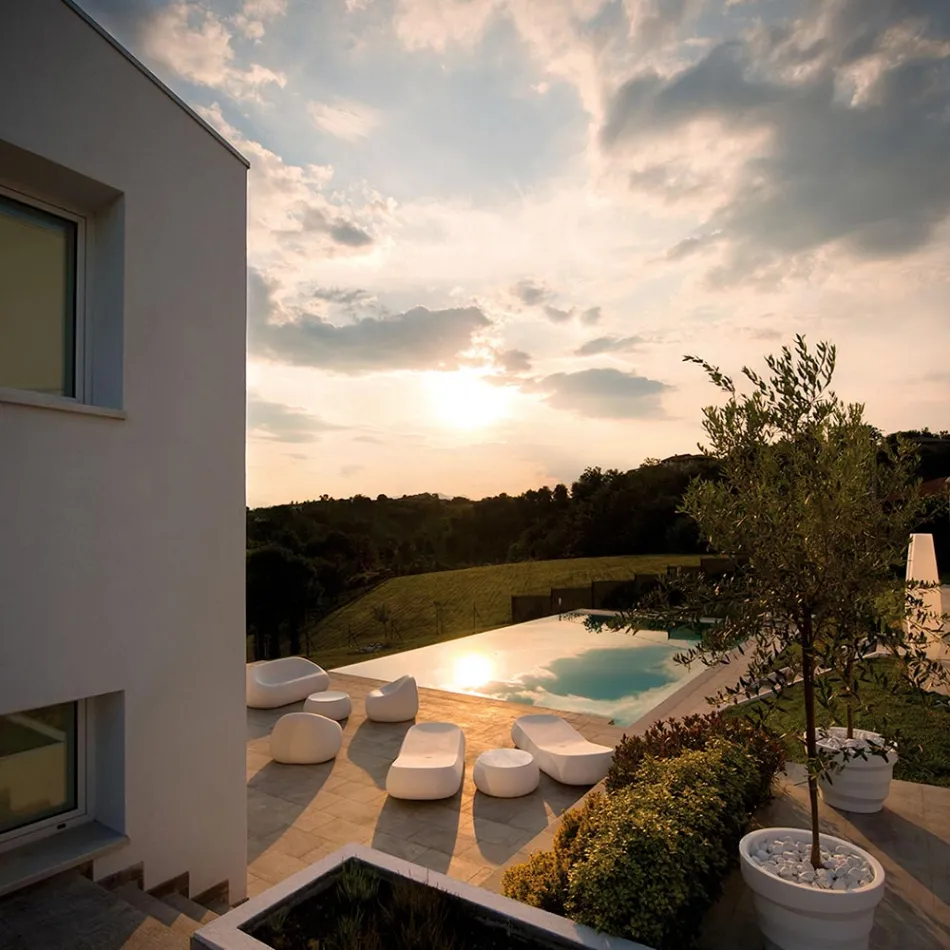 Nowoczesna sofa zewnętrzna z polietylenu, zaprojektowana we Włoszech - Ervin Viadurini