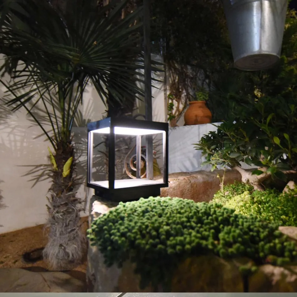 Przenośny reflektor solarny LED w kolorze białym, czarnym lub aluminium Corten - Bettina Viadurini