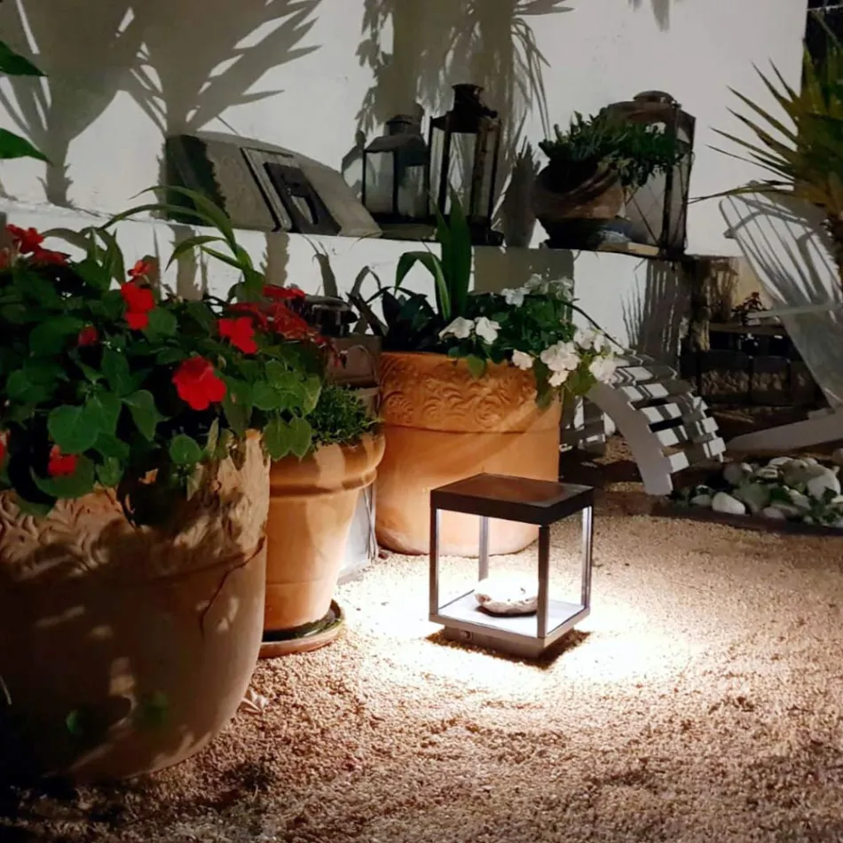 Przenośny reflektor solarny LED w kolorze białym, czarnym lub aluminium Corten - Bettina Viadurini