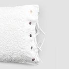 Biała lniana poszewka na poduszkę z koronką w kropki, guzikami i sznurowadłami na poduszkę - Malone Viadurini