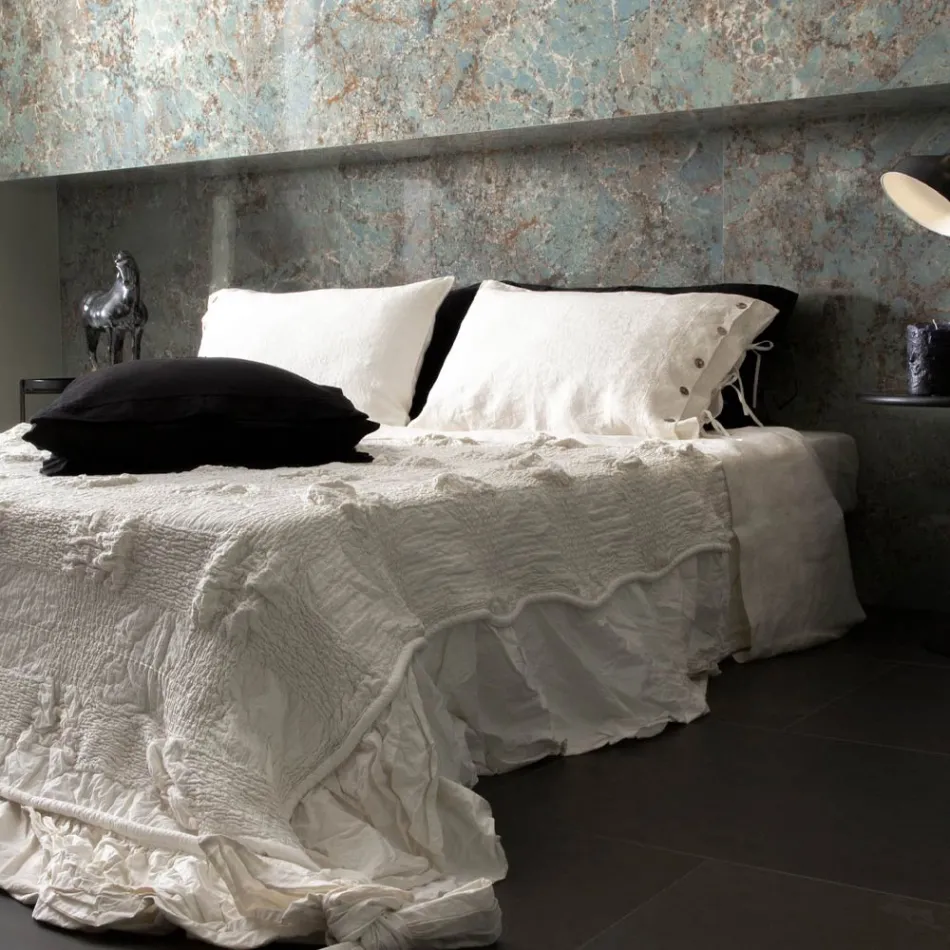 Prostokątna poszewka na łóżko z białego lub czarnego lnu z guzikami i sznurowadłami - Agora Viadurini