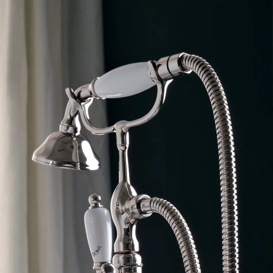 Wanna wolnostojąca z wieszakiem na ręczniki i prysznicem ręcznym Made in Italy - Turyn Viadurini