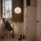 Lampa wisząca z białego satynowego szkła w 2 rozmiarach - Morse Viadurini