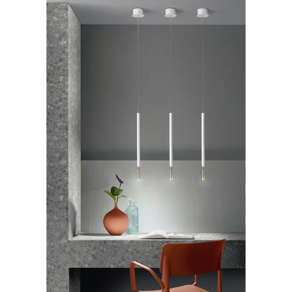 Nowoczesna lampa wisząca ze światłem LED z malowanego metalu - modrzew Viadurini