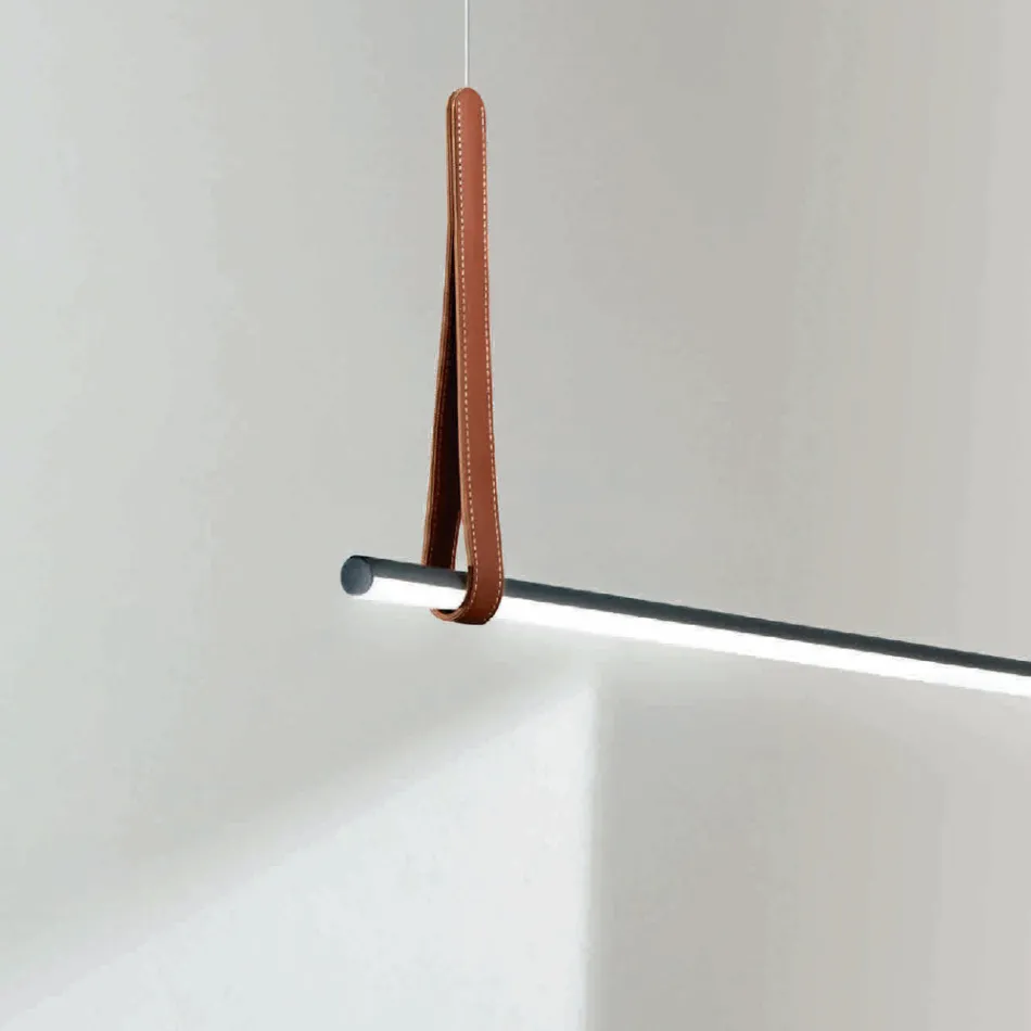 Pozioma lampa wisząca z metalu i detali ze sztucznej skóry - cyprys Viadurini