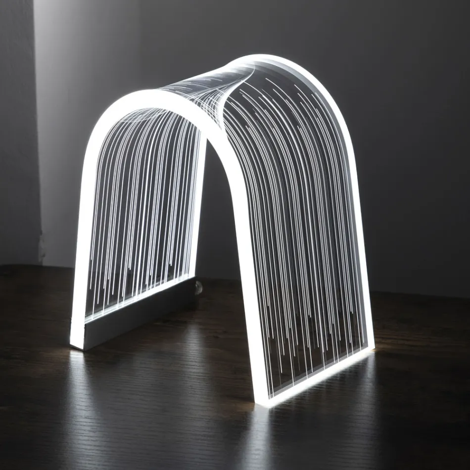 Przezroczysta akrylowa kryształowa lampa stołowa z grawerowaną dekoracją - Bertella Viadurini