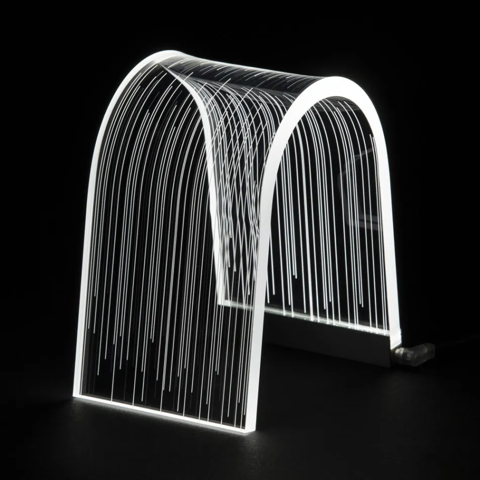 Przezroczysta akrylowa kryształowa lampa stołowa z grawerowaną dekoracją - Bertella Viadurini