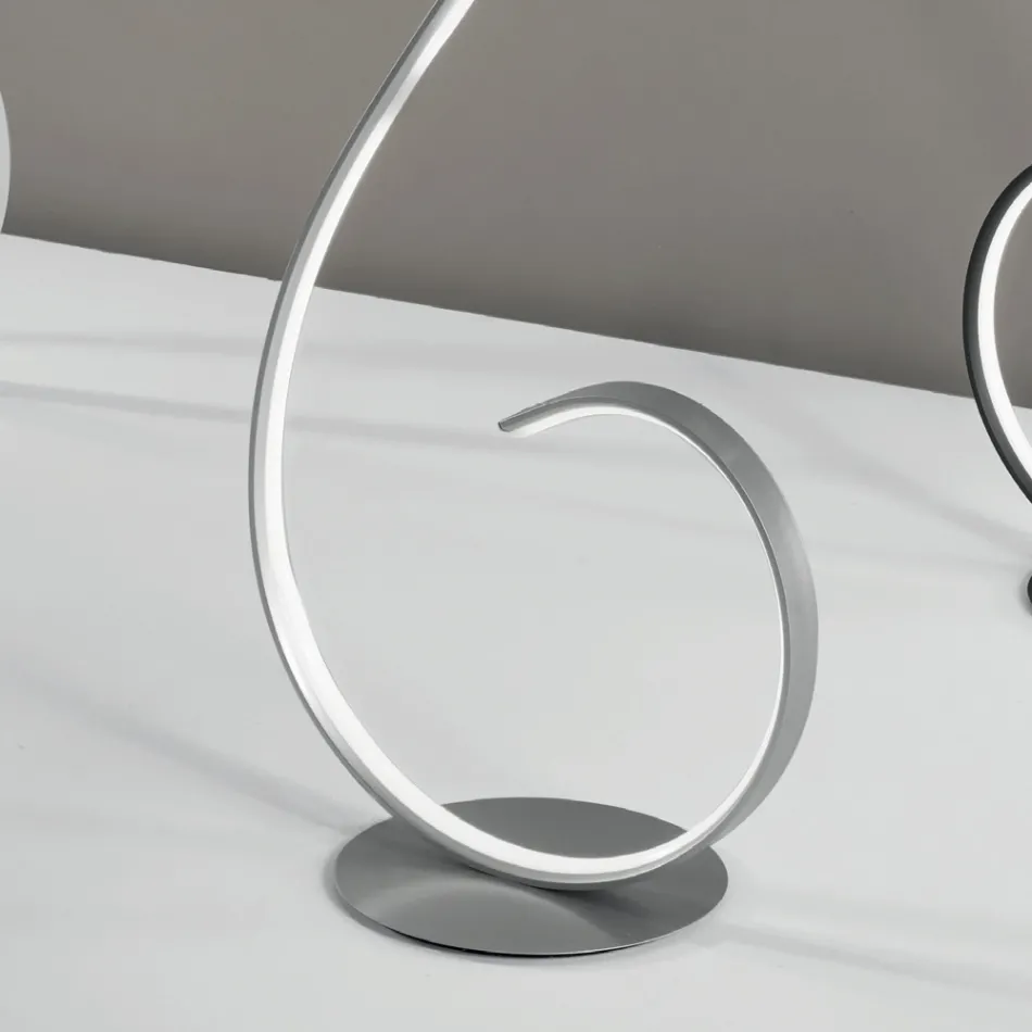 Lampa podłogowa LED z metalową konstrukcją lakierowaną w stylu Clack Viadurini