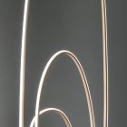 Designerska lampa podłogowa w złotym wykończeniu malowanego metalu z diodą LED - Simea Viadurini