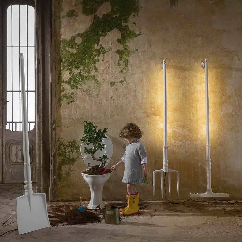 Zewnętrzna lampa podłogowa z białego technopolimeru, 3 formy - narzędzia Viadurini