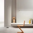 Lampa podłogowa z metalu malowanego na czarno ze światłem LED - pomarańcza Viadurini