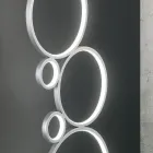 Nowoczesna lampa podłogowa LED z metalu malowanego na złoto lub srebro - Punto Viadurini