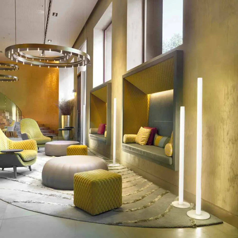 Sufitowa lampa podłogowa Flux slim z metakrylanu produkowanego we Włoszech Viadurini