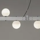 Lampa wisząca z białego aluminium ze szklanymi kulami i reflektorami - Exodus Viadurini