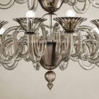 Żyrandol rzemieślniczy z 18 światłami ze szkła weneckiego, wyprodukowany we Włoszech - Margherita Viadurini