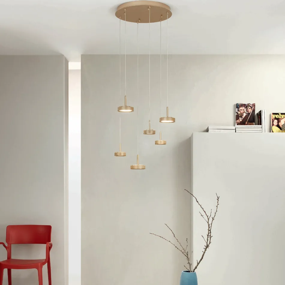 Żyrandol z 6 diodami LED i okrągłą podstawą z metalu malowanego na złoto - Grab Viadurini