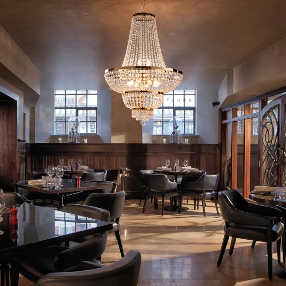 Żelazny i złoty żyrandol z kryształkami wyprodukowany we Włoszech do dekoracji wnętrz - Austria Viadurini