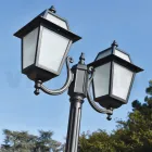 Latarnia ogrodowa o wysokości 238 cm z antracytowego aluminium i piaskowanego szkła - Elric Viadurini