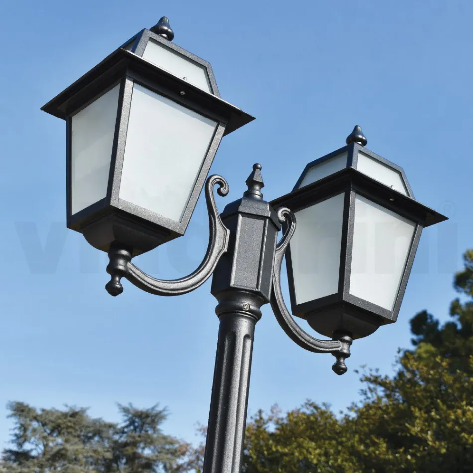 Latarnia ogrodowa o wysokości 238 cm z antracytowego aluminium i piaskowanego szkła - Elric Viadurini